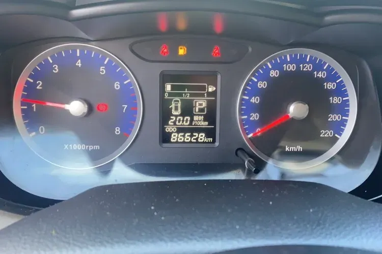 2015 Venucia R50 1.6L 117HP L4 4AT,autocango,china used car exporter,china ev exporter,chinese used car exporter,chinese used ev exporter