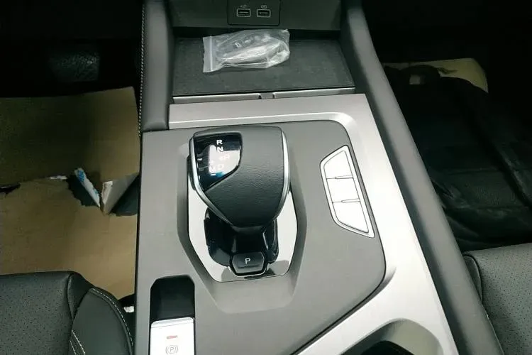 2022 Soueast DX8S 1.5T 156HP L4 6DCT,autocango,china used car exporter,china ev exporter,chinese used car exporter,chinese used ev exporter