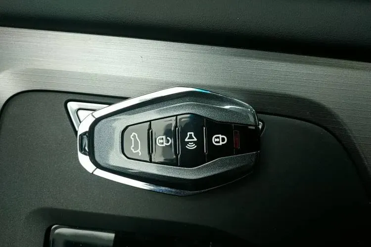 2022 Soueast DX8S 1.5T 156HP L4 6DCT,autocango,china used car exporter,china ev exporter,chinese used car exporter,chinese used ev exporter