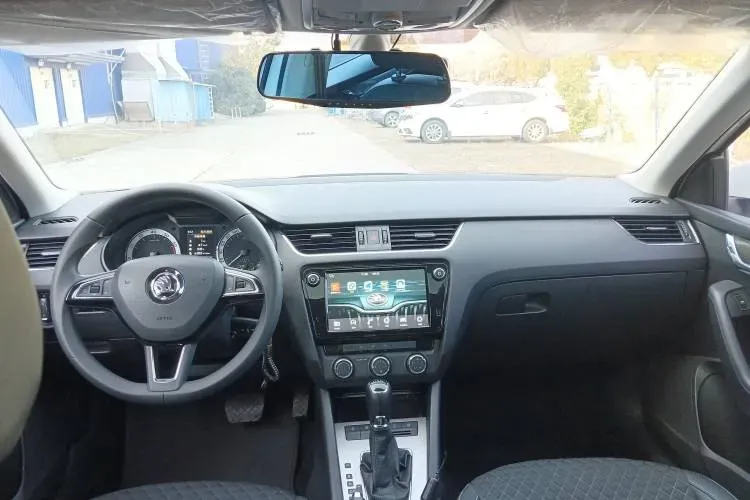 2019 Skoda Octavia 1.2T 116HP L4 7DCT,autocango,china used car exporter,china ev exporter,chinese used car exporter,chinese used ev exporter