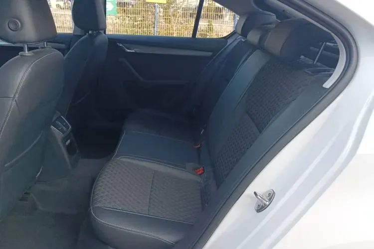 2019 Skoda Octavia 1.2T 116HP L4 7DCT,autocango,china used car exporter,china ev exporter,chinese used car exporter,chinese used ev exporter