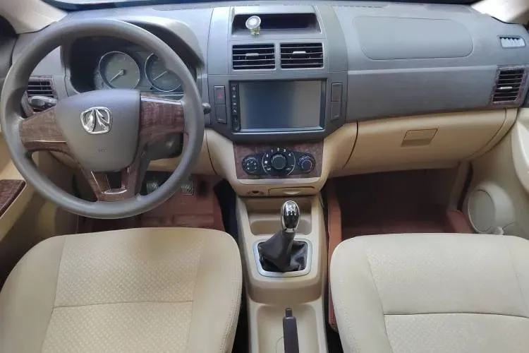 2015 BAIC WeiWang M30 1.5L 116HP L4 5MT,autocango,china used car exporter,china ev exporter,chinese used car exporter,chinese used ev exporter