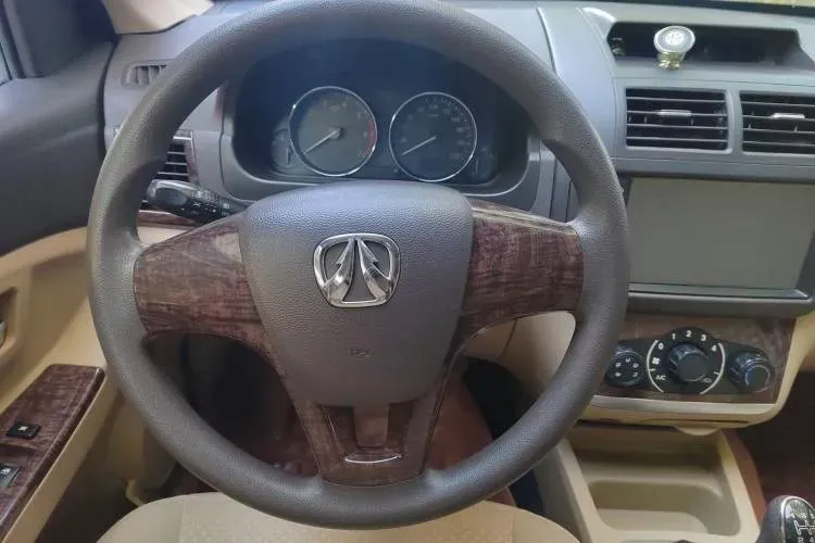 2015 BAIC WeiWang M30 1.5L 116HP L4 5MT,autocango,china used car exporter,china ev exporter,chinese used car exporter,chinese used ev exporter