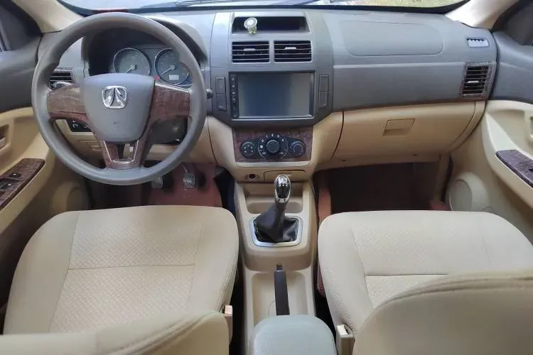 2015 BAIC WeiWang M30 1.5L 116HP L4 5MT,autocango,china used car exporter,china ev exporter,chinese used car exporter,chinese used ev exporter