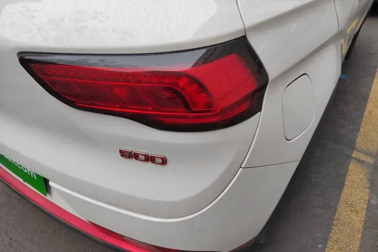 2022 DongFeng Fengon Fengon 500 1.5L 116HP L4 CVT,autocango,china used car exporter,china ev exporter,chinese used car exporter,chinese used ev exporter