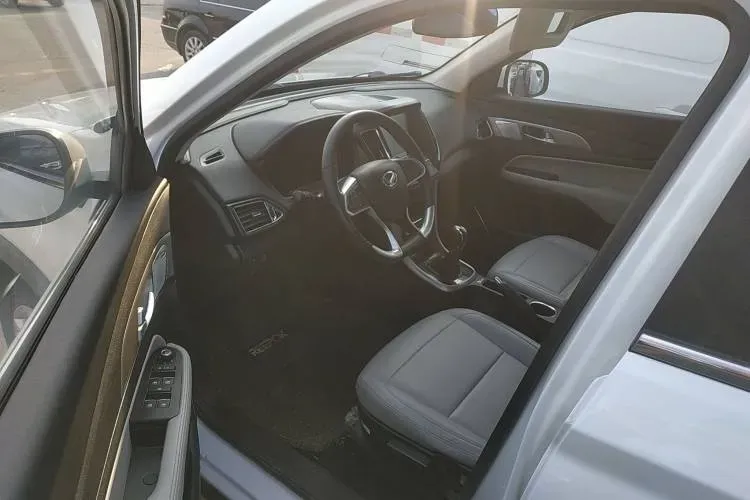 2017 BAIC Hyosow S5 1.3T 133HP L4 5MT,autocango,china used car exporter,china ev exporter,chinese used car exporter,chinese used ev exporter