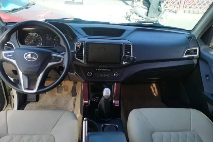 2015 Leopaard Q6 2.4L 147HP L4 5MT,autocango,china used car exporter,china ev exporter,chinese used car exporter,chinese used ev exporter