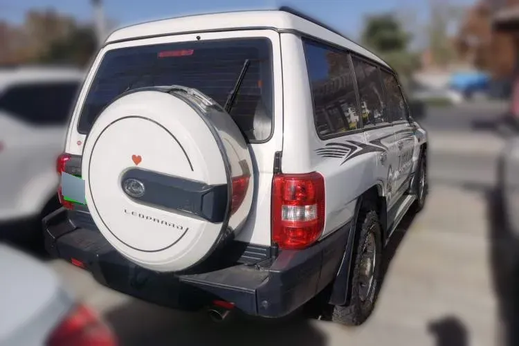 2015 Leopaard Q6 2.4L 147HP L4 5MT,autocango,china used car exporter,china ev exporter,chinese used car exporter,chinese used ev exporter