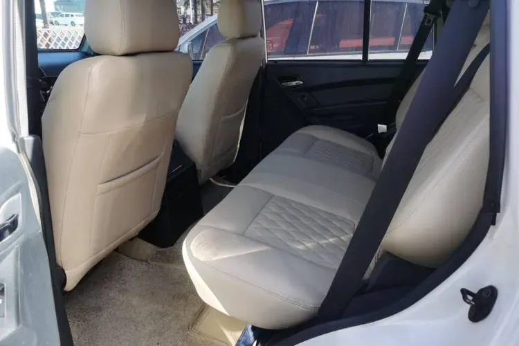 2015 Leopaard Q6 2.4L 147HP L4 5MT,autocango,china used car exporter,china ev exporter,chinese used car exporter,chinese used ev exporter