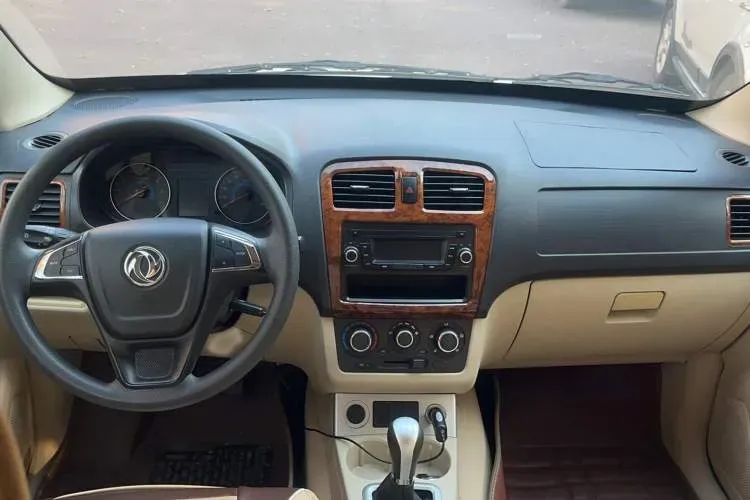 2016 DongFeng Fengon Fengon 330 1.5L 109HP L4 5MT,autocango,china used car exporter,china ev exporter,chinese used car exporter,chinese used ev exporter