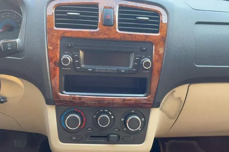 2016 DongFeng Fengon Fengon 330 1.5L 109HP L4 5MT,autocango,china used car exporter,china ev exporter,chinese used car exporter,chinese used ev exporter