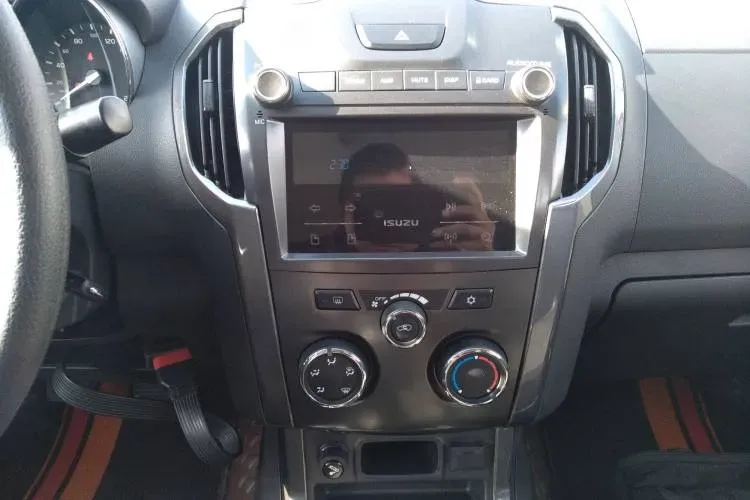 2021 Isuzu Taga 3.0T 143HP L4 5MT,autocango,china used car exporter,china ev exporter,chinese used car exporter,chinese used ev exporter