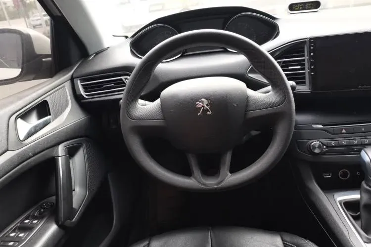 2015 Peugeot 308S 1.2T 136HP L3 6AT,autocango,china used car exporter,china ev exporter,chinese used car exporter,chinese used ev exporter