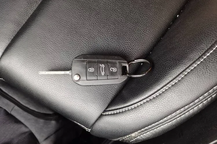 2015 Peugeot 308S 1.2T 136HP L3 6AT,autocango,china used car exporter,china ev exporter,chinese used car exporter,chinese used ev exporter