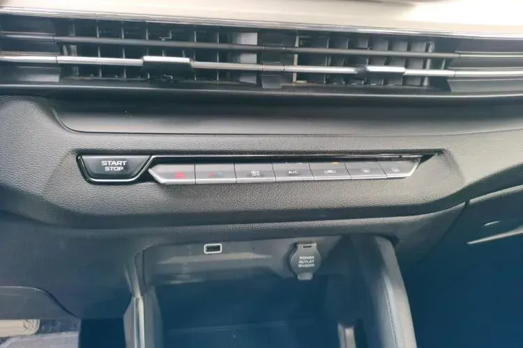 2021 Geely Vision X3 1.5L 109HP L4 CVT,autocango,china used car exporter,china ev exporter,chinese used car exporter,chinese used ev exporter