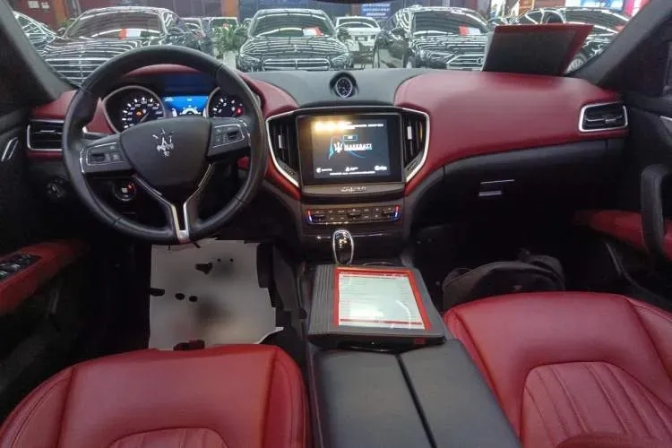 2023 Maserati MC20 3.0T 630HP V6 8DCT,autocango,china used car exporter,china ev exporter,chinese used car exporter,chinese used ev exporter