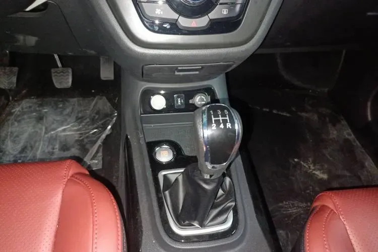 2022 SWM Big Tiger 1.5L 116HP L4 5MT,autocango,china used car exporter,china ev exporter,chinese used car exporter,chinese used ev exporter