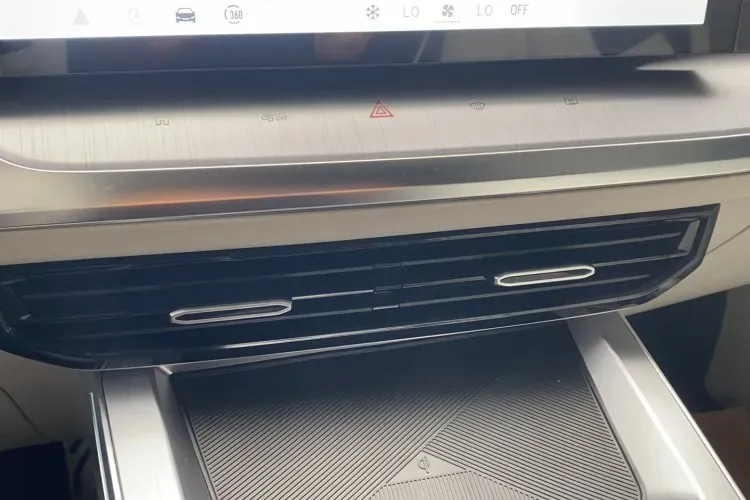 2022 Roewe Whale 2.0T 231HP L4 8AT,autocango,china used car exporter,china ev exporter,chinese used car exporter,chinese used ev exporter