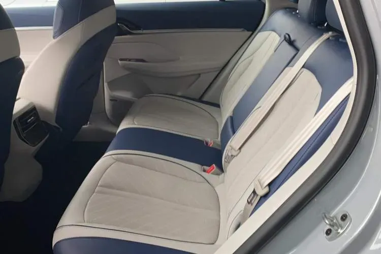 2022 Roewe Whale 2.0T 231HP L4 8AT,autocango,china used car exporter,china ev exporter,chinese used car exporter,chinese used ev exporter