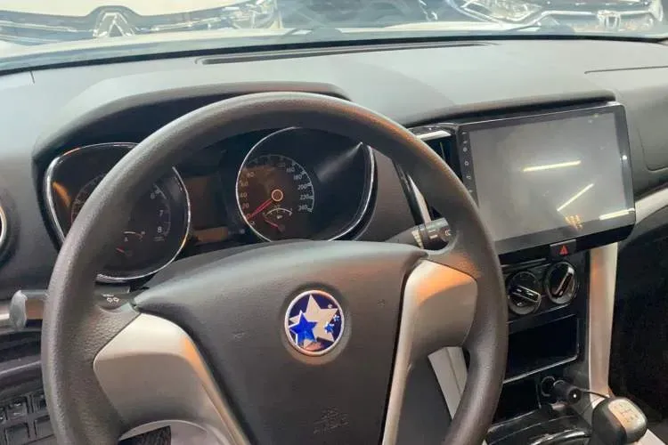 2016 Venucia T70 1.6L 121HP L4 5MT,autocango,china used car exporter,china ev exporter,chinese used car exporter,chinese used ev exporter