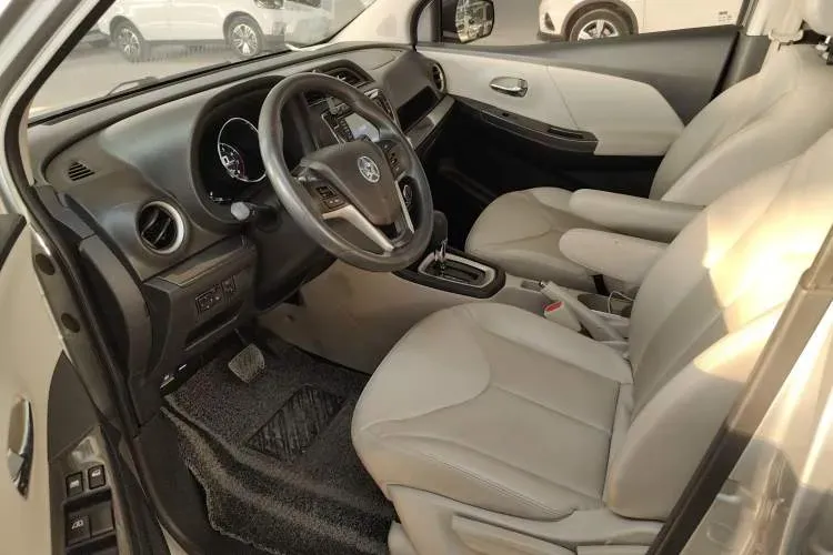 2017 Venucia M50V 1.6L 124HP L4 CVT,autocango,china used car exporter,china ev exporter,chinese used car exporter,chinese used ev exporter