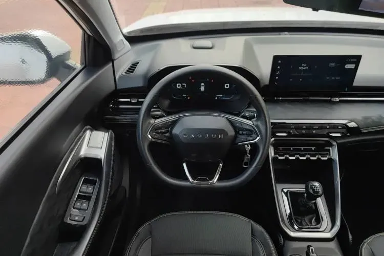 2020 BaoJun RS-3 1.5L 99HP L4 6MT,autocango,china used car exporter,china ev exporter,chinese used car exporter,chinese used ev exporter