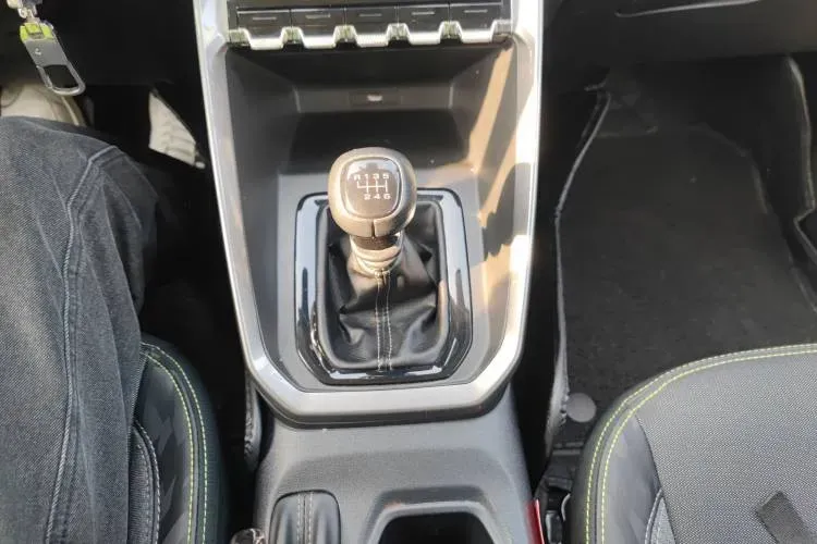 2020 BaoJun RS-3 1.5L 99HP L4 6MT,autocango,china used car exporter,china ev exporter,chinese used car exporter,chinese used ev exporter