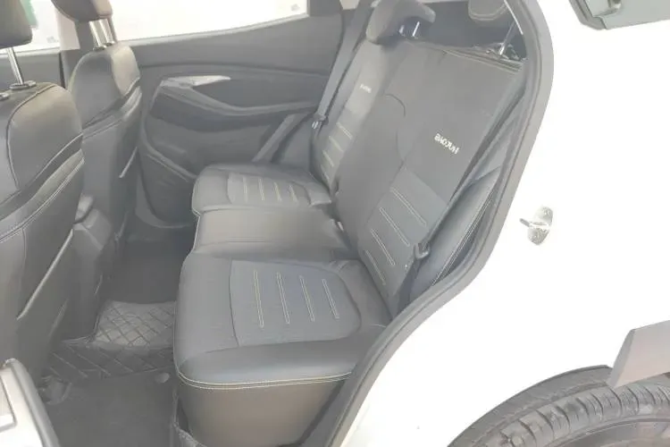 2020 BaoJun RS-3 1.5L 99HP L4 6MT,autocango,china used car exporter,china ev exporter,chinese used car exporter,chinese used ev exporter