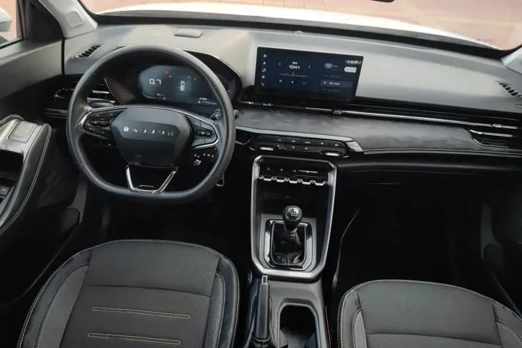 2020 BaoJun RS-3 1.5L 99HP L4 6MT,autocango,china used car exporter,china ev exporter,chinese used car exporter,chinese used ev exporter