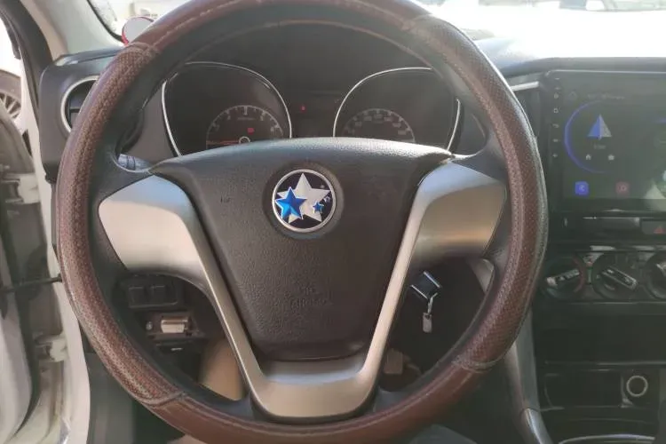 2016 Venucia T70 1.6L 121HP L4 5MT,autocango,china used car exporter,china ev exporter,chinese used car exporter,chinese used ev exporter