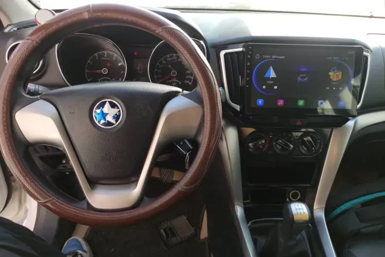 2016 Venucia T70 1.6L 121HP L4 5MT,autocango,china used car exporter,china ev exporter,chinese used car exporter,chinese used ev exporter