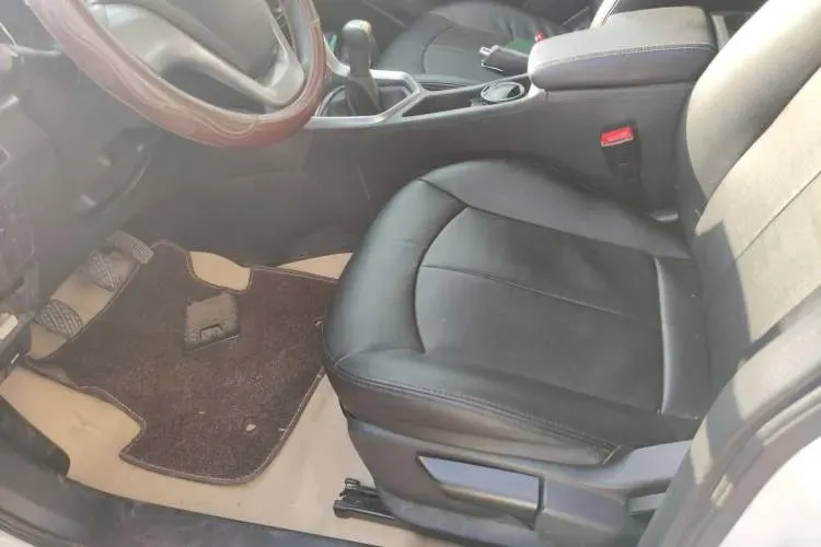 2016 Venucia T70 1.6L 121HP L4 5MT,autocango,china used car exporter,china ev exporter,chinese used car exporter,chinese used ev exporter