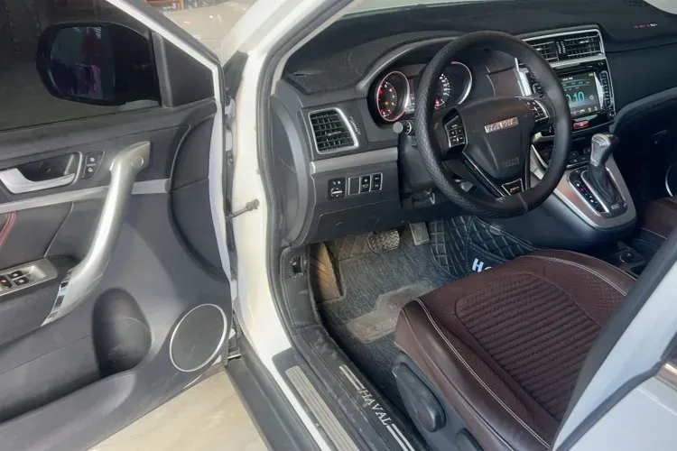 2017 Haval M6 1.5T 150HP L4 6AT,autocango,china used car exporter,china ev exporter,chinese used car exporter,chinese used ev exporter