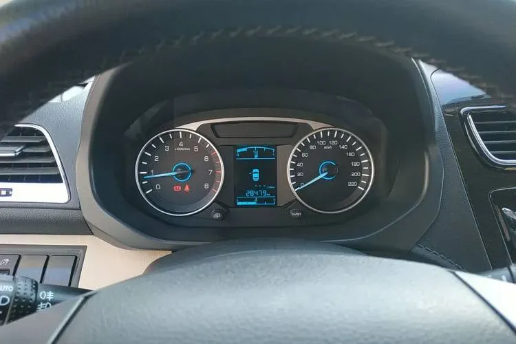 2015 Enranger 737 1.5L 113HP L4 5MT,autocango,china used car exporter,china ev exporter,chinese used car exporter,chinese used ev exporter