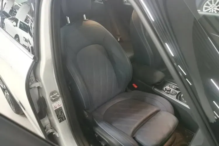 2020 MINI JCW CLUBMAN 2.0T 272HP L4 8AT,autocango,china used car exporter,china ev exporter,chinese used car exporter,chinese used ev exporter