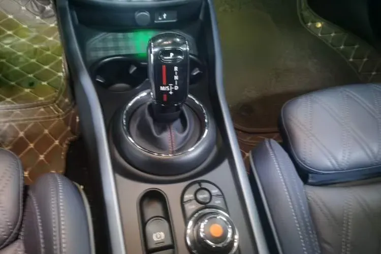 2020 MINI JCW CLUBMAN 2.0T 272HP L4 8AT,autocango,china used car exporter,china ev exporter,chinese used car exporter,chinese used ev exporter