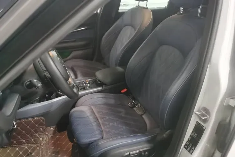 2020 MINI JCW CLUBMAN 2.0T 272HP L4 8AT,autocango,china used car exporter,china ev exporter,chinese used car exporter,chinese used ev exporter