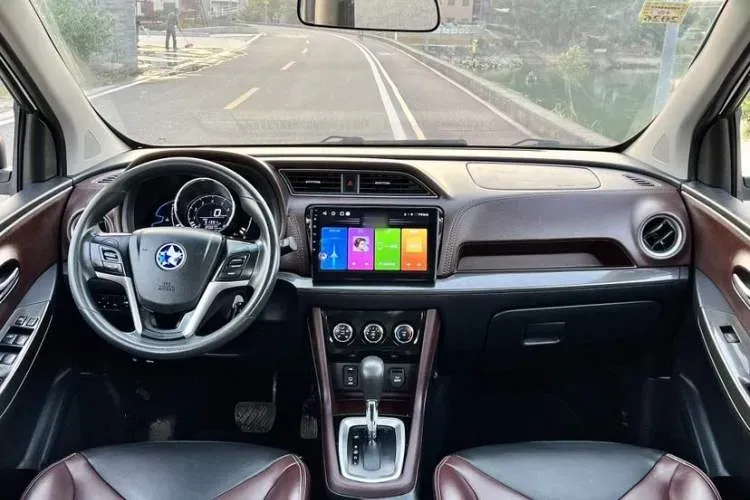 2017 Venucia M50V 1.6L 124HP L4 CVT,autocango,china used car exporter,china ev exporter,chinese used car exporter,chinese used ev exporter