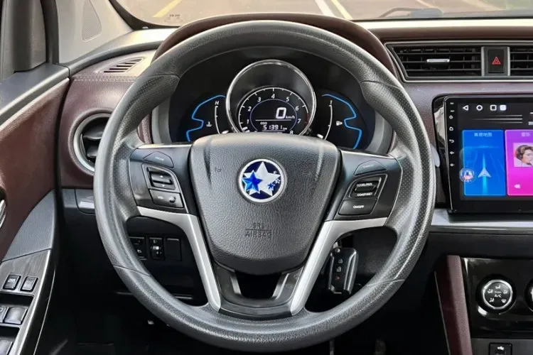 2017 Venucia M50V 1.6L 124HP L4 CVT,autocango,china used car exporter,china ev exporter,chinese used car exporter,chinese used ev exporter