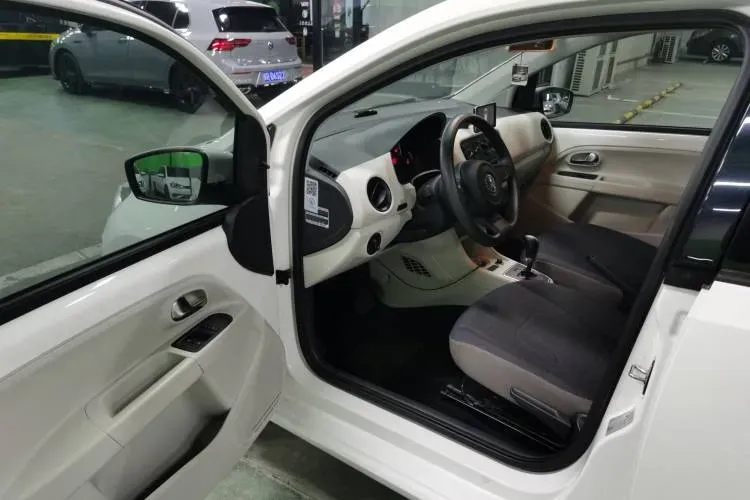 2015 Volkswagen up! 1.0L 75HP L3 5AMT,autocango,china used car exporter,china ev exporter,chinese used car exporter,chinese used ev exporter