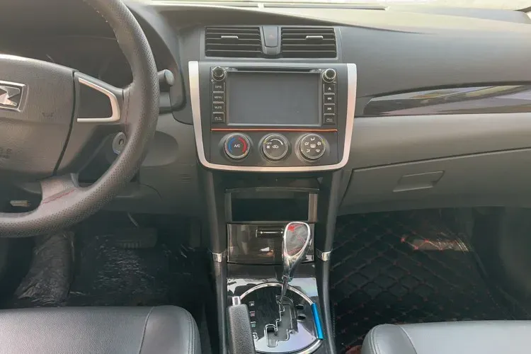 2013 Zotye Z300 1.6L 122HP L4 4AT,autocango,china used car exporter,china ev exporter,chinese used car exporter,chinese used ev exporter