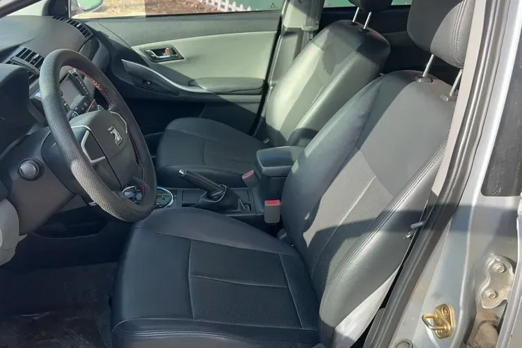 2013 Zotye Z300 1.6L 122HP L4 4AT,autocango,china used car exporter,china ev exporter,chinese used car exporter,chinese used ev exporter