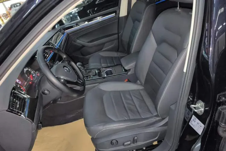 2018 Volkswagen Phideon 2.0T 224HP L4 7DCT,autocango,china used car exporter,china ev exporter,chinese used car exporter,chinese used ev exporter