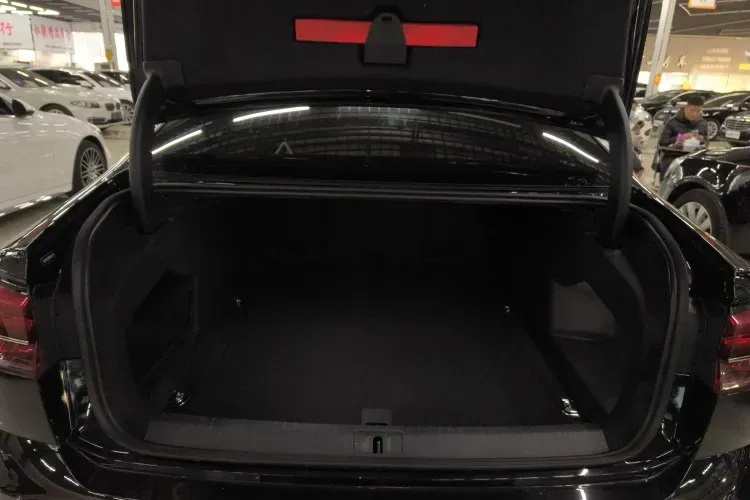 2018 Volkswagen Phideon 2.0T 224HP L4 7DCT,autocango,china used car exporter,china ev exporter,chinese used car exporter,chinese used ev exporter