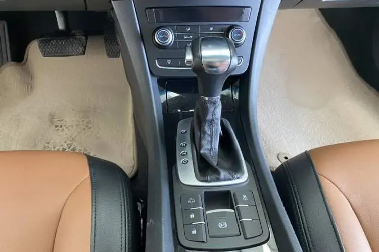 2016 Roewe e550 1.5L 109HP L4 2AT PHEV 12KWH,autocango,china used car exporter,china ev exporter,chinese used car exporter,chinese used ev exporter