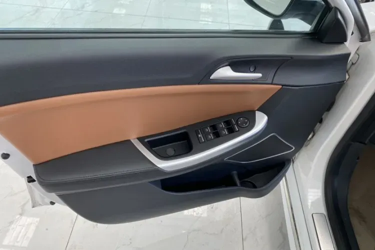 2016 Roewe e550 1.5L 109HP L4 2AT PHEV 12KWH,autocango,china used car exporter,china ev exporter,chinese used car exporter,chinese used ev exporter