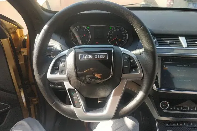 2015 Landwind X7 2.0T 190HP L4 8AT,autocango,china used car exporter,china ev exporter,chinese used car exporter,chinese used ev exporter