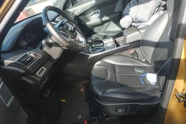 2015 Landwind X7 2.0T 190HP L4 8AT,autocango,china used car exporter,china ev exporter,chinese used car exporter,chinese used ev exporter