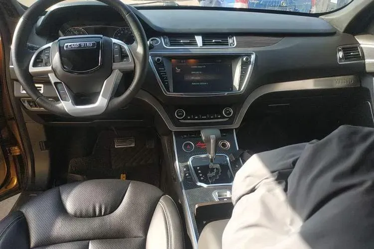 2015 Landwind X7 2.0T 190HP L4 8AT,autocango,china used car exporter,china ev exporter,chinese used car exporter,chinese used ev exporter