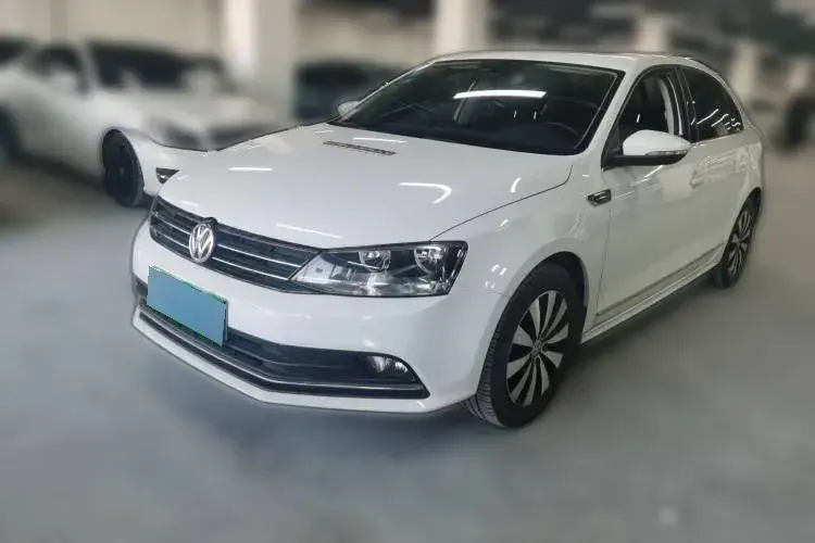 2018 Volkswagen Sagitar 1.2T 110HP L4 7DCT